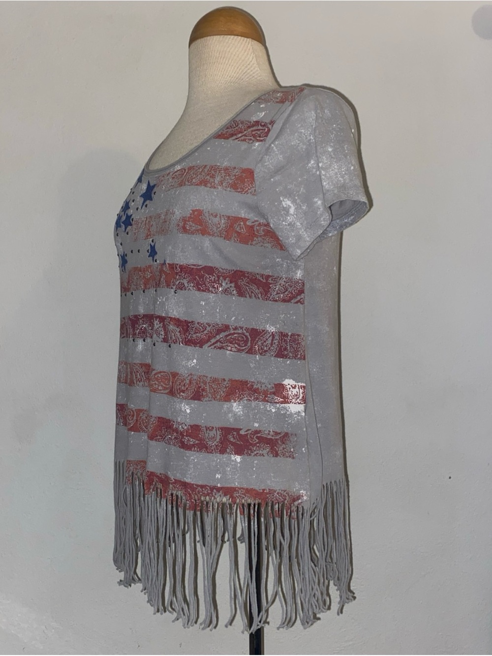 Rock & Republic Light Gray Tee with Black Label 4th of July - Picture 2 of 5
